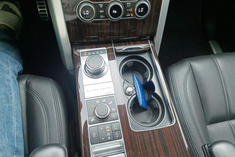 Used Land Rover Range 2014 3.0 TDV6 Vogue Gear Lever