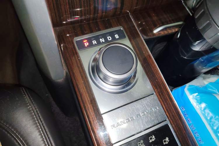 Used Land Rover Range 2014 3.0 SC V6 Vogue Gear Lever