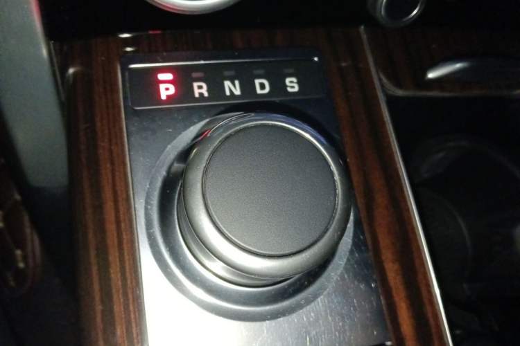 Used Land Rover Range 2014 3.0 TDV6 Vogue Gear Lever