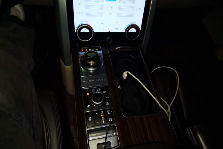 Used Land Rover Range 2014 3.0 SC V6 Vogue Gear Lever
