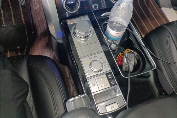 Used Land Rover Range 2014 Revised 3.0 SC V6 Vogue Gear Lever