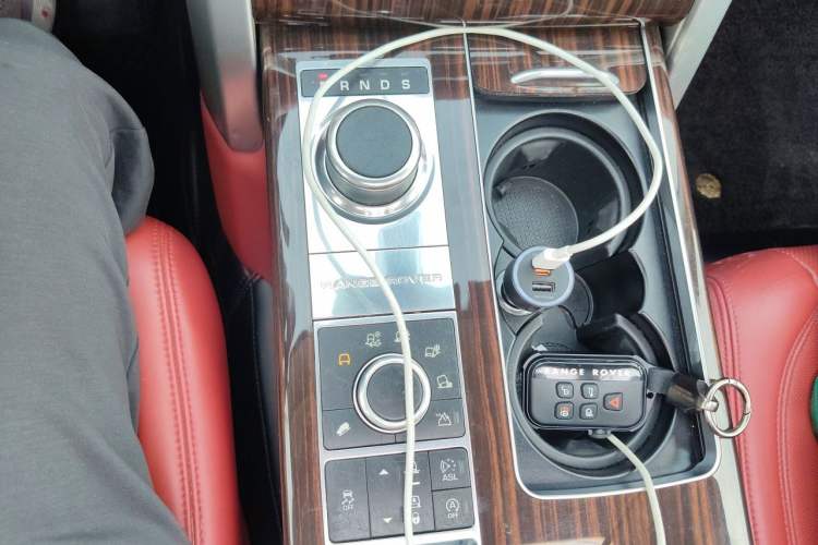 Used Land Rover Range 2014 3.0 SC V6 Vogue Gear Lever