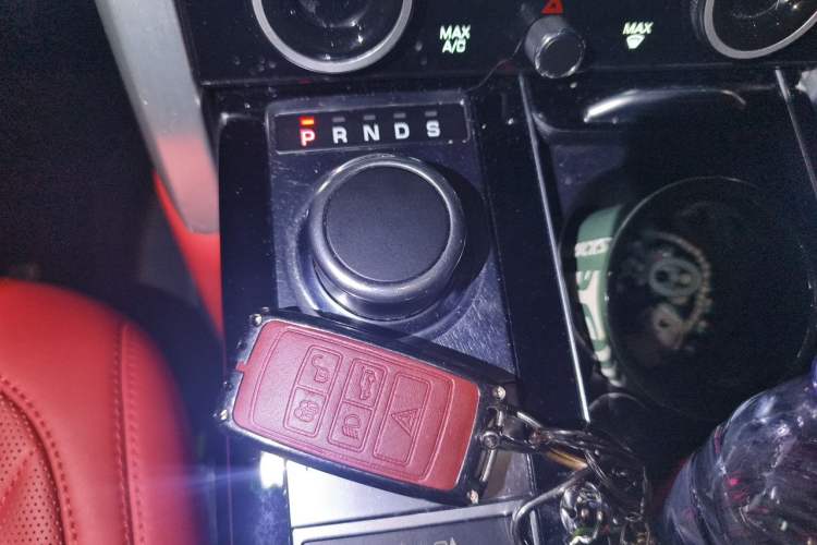 Used Land Rover Range 2014 3.0 SC V6 Vogue Gear Lever