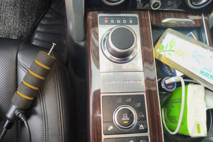 Used Land Rover Range 2014 3.0 SC V6 Vogue SE Long-Wheelbase Edition Gear Lever