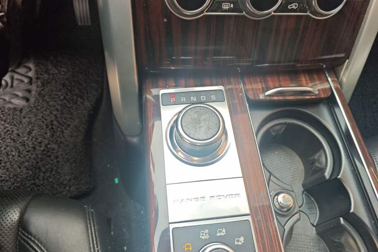 Used Land Rover Range 2014 Revised 3.0 SC V6 Vogue Gear Lever