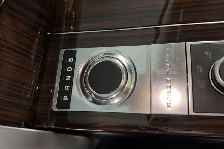 Used Land Rover Range 2014 3.0 SC V6 Vogue Gear Lever