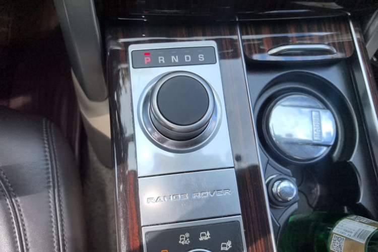Used Land Rover Range 2014 Revised 3.0 SC V6 Vogue Gear Lever