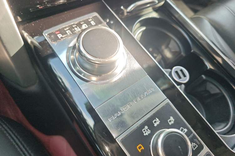 Used Land Rover Range 2014 Revised 3.0 SC V6 Vogue Gear Lever