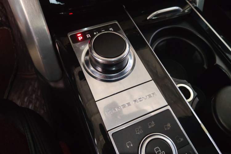 Used Land Rover Range 2014 3.0 SC V6 Vogue SE Gear Lever