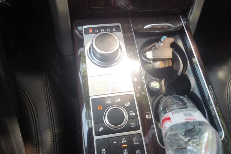 Used Land Rover Range 2014 Revised 3.0 SC V6 Vogue Gear Lever