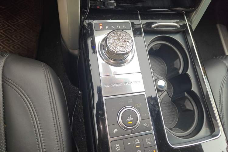 Used Land Rover Range 2014 Revised 3.0 SC V6 Vogue Gear Lever