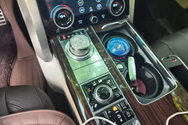 Used Land Rover Range 2014 Revised 3.0 SC V6 Vogue Gear Lever