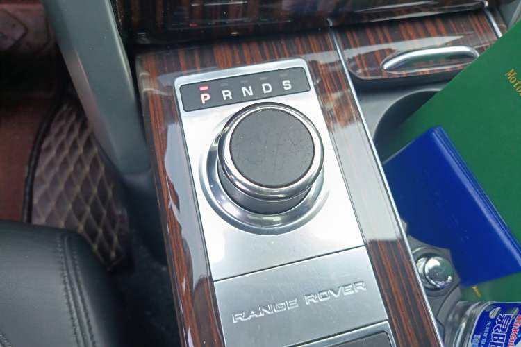 Used Land Rover Range 2014 3.0 SC V6 Vogue Gear Lever