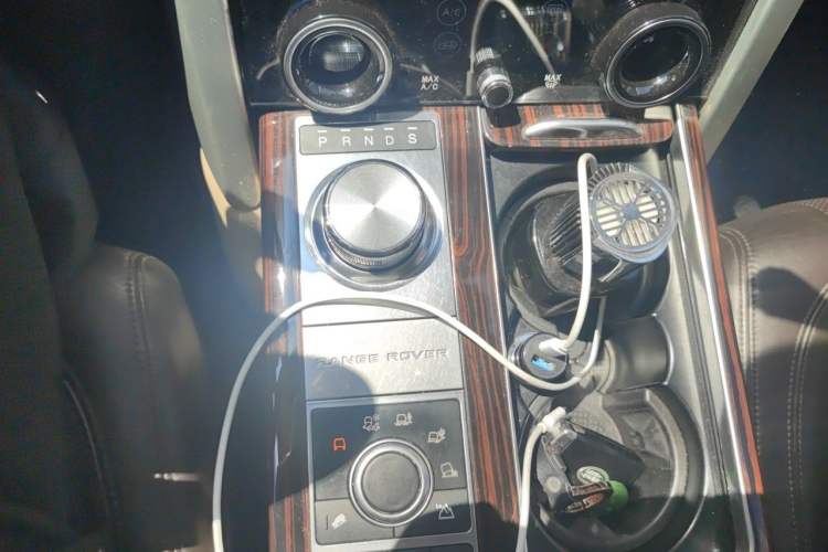 Used Land Rover Range 2014 Revised 3.0 SC V6 Vogue Gear Lever
