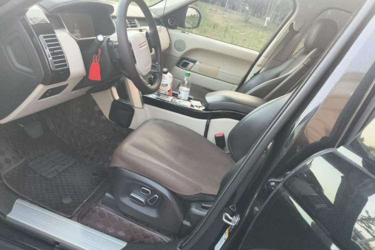 Used Land Rover Range 2014 3.0 SC V6 Vogue Left Front Seat