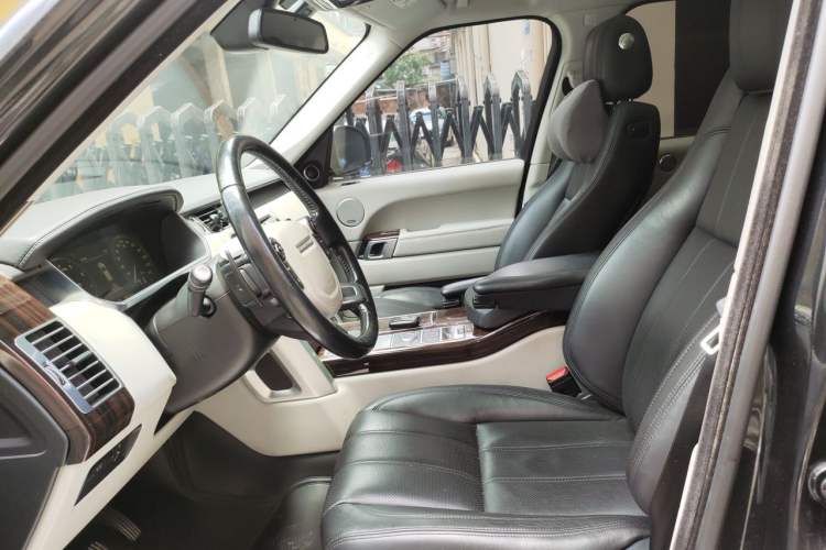Used Land Rover Range 2014 3.0 SC V6 Vogue Left Front Seat