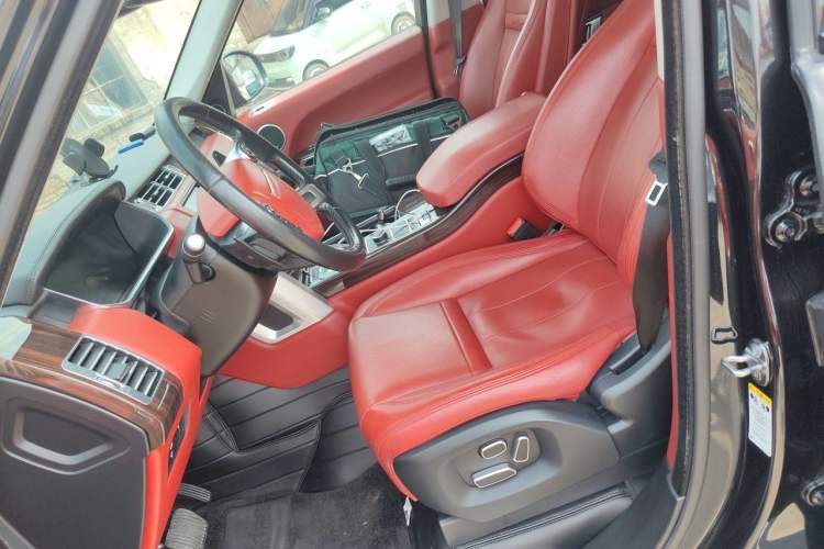 Used Land Rover Range 2014 3.0 SC V6 Vogue Left Front Seat