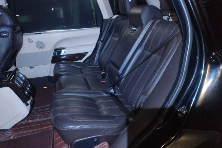 Used Land Rover Range 2014 3.0 SC V6 Vogue SE Long-Wheelbase Edition Left Rear Seat