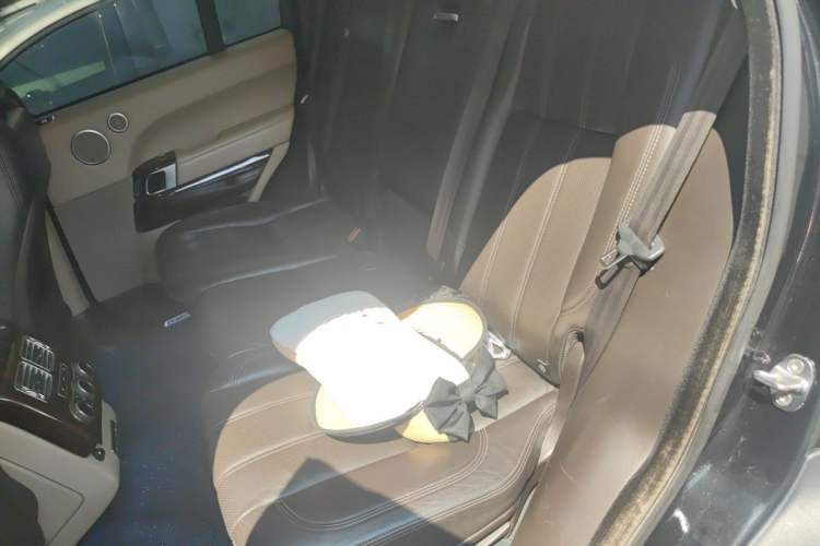 Used Land Rover Range 2014 Revised 3.0 SC V6 Vogue Left Rear Seat
