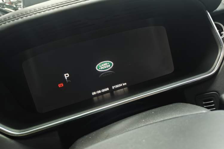 Used Land Rover Range 2014 3.0 TDV6 Vogue SE Odometer Close Up