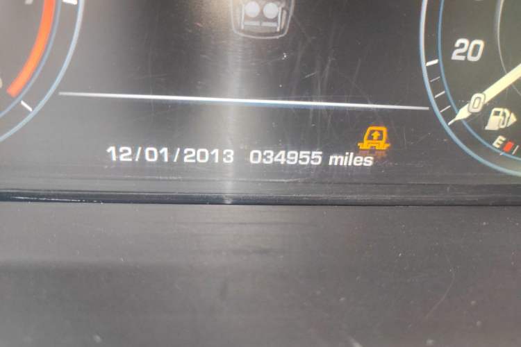 Used Land Rover Range  Odometer Close Up