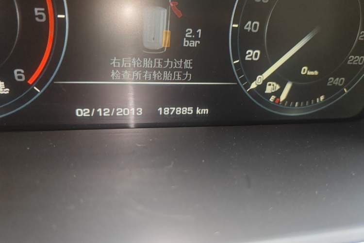 Used Land Rover Range  Odometer Close Up