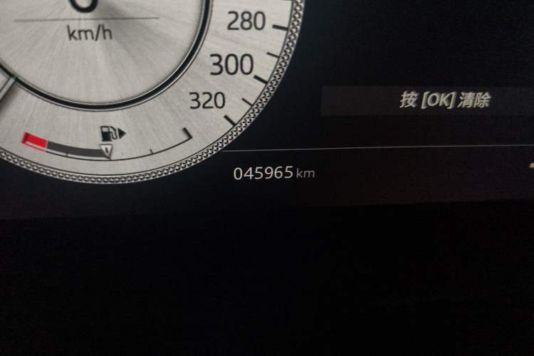 Used Land Rover Range 2014 3.0 SC V6 Vogue Odometer Close Up
