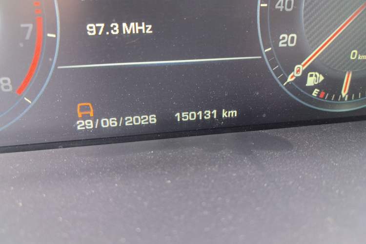 Used Land Rover Range  Odometer Close Up