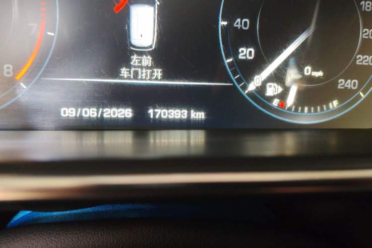 Used Land Rover Range 2014 3.0 SC V6 Vogue SE Odometer Close Up