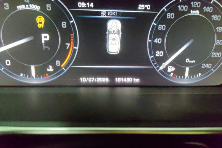 Used Land Rover Range 2014 3.0 SC V6 Vogue Odometer Close Up