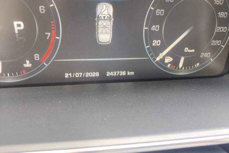 Used Land Rover Range 2014 3.0 SC V6 Vogue SE Odometer Close Up