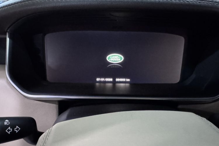 Used Land Rover Range 2014 3.0 SC V6 Vogue SE Long-Wheelbase Edition Odometer Close Up