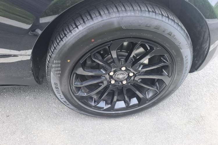 Used Land Rover Range 2014 Revised 3.0 SC V6 Vogue Right Front Wheel Hub