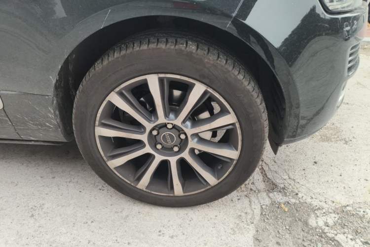 Used Land Rover Range 2014 3.0 TDV6 Vogue Right Front Wheel Hub