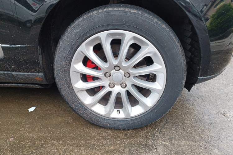 Used Land Rover Range 2014 3.0 TDV6 Vogue Right Front Wheel Hub