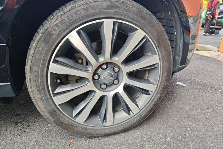 Used Land Rover Range 2014 3.0 TDV6 Vogue Right Front Wheel Hub