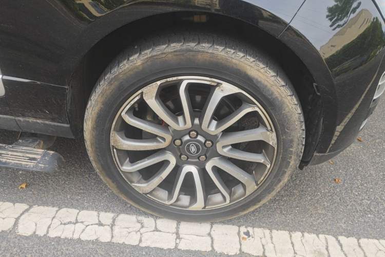 Used Land Rover Range  Right Front Wheel Hub