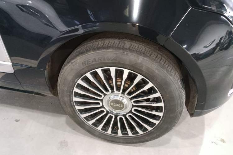 Used Land Rover Range 2014 Revised 3.0 SC V6 Vogue Right Front Wheel Hub