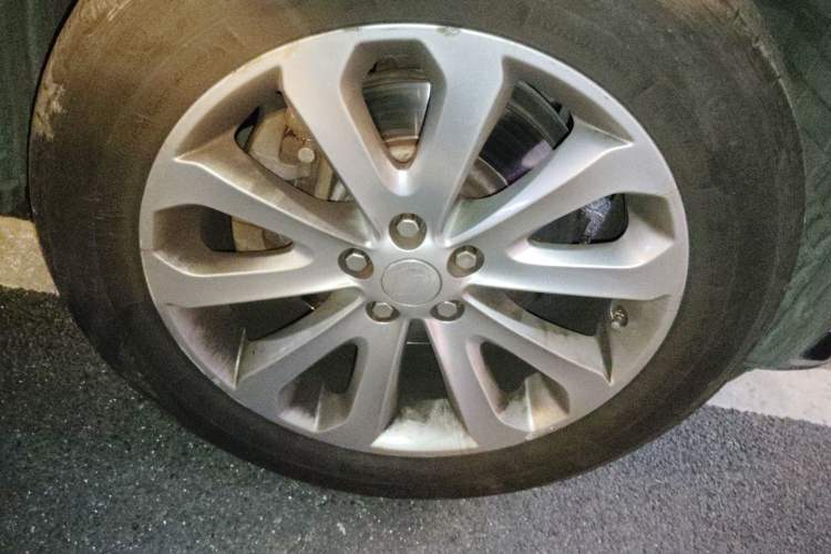 Used Land Rover Range 2014 Revised 3.0 SC V6 Vogue Right Front Wheel Hub
