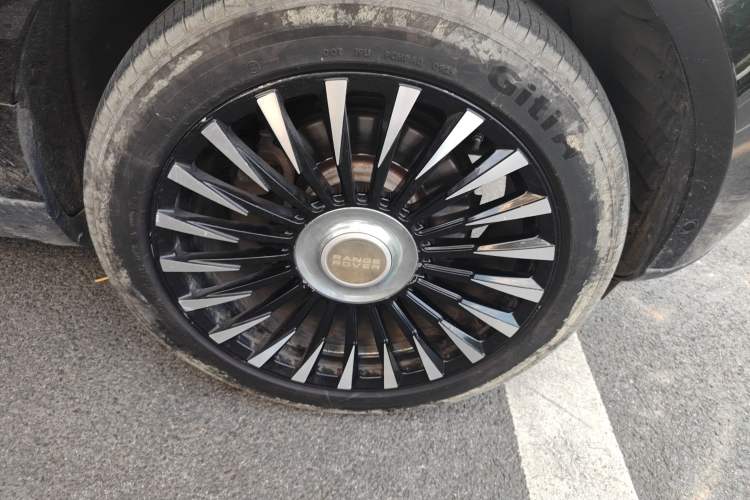 Used Land Rover Range 2014 Revised 3.0 SC V6 Vogue Right Front Wheel Hub