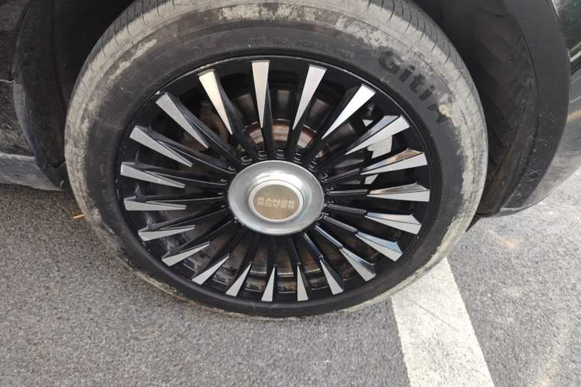Used Land Rover Range 2014 Revised 3.0 SC V6 Vogue Right Front Wheel Hub