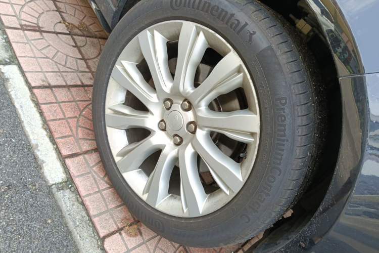 Used Land Rover Range 2014 3.0 SC V6 Vogue SE Long-Wheelbase Edition Right Front Wheel Hub
