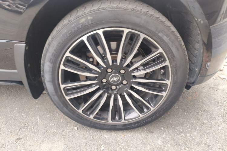 Used Land Rover Range 2014 3.0 SC V6 Vogue SE Long-Wheelbase Edition Right Front Wheel Hub