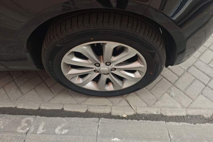 Used Land Rover Range 2014 Revised 3.0 SC V6 Vogue Right Front Wheel Hub
