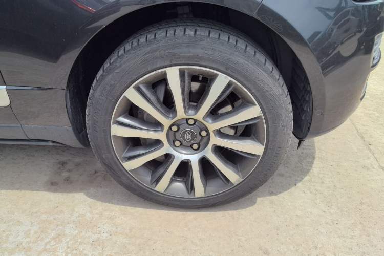 Used Land Rover Range  Right Front Wheel Hub