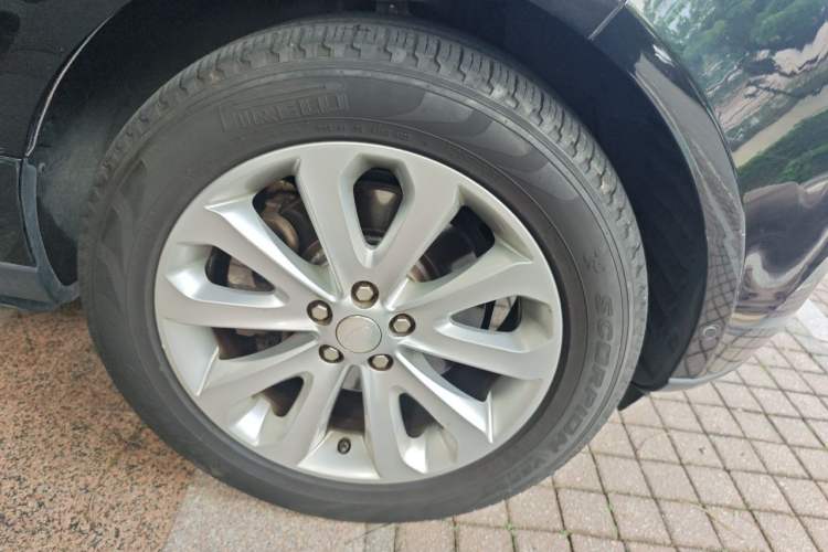 Used Land Rover Range 2014 Revised 3.0 SC V6 Vogue Right Front Wheel Hub