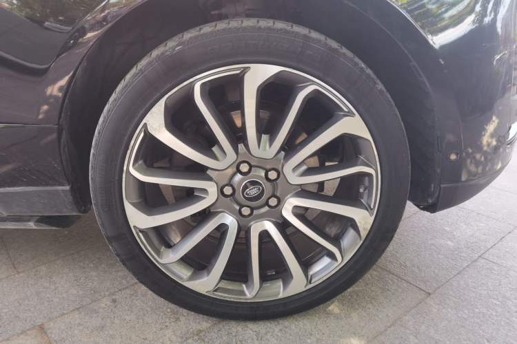 Used Land Rover Range 2014 Revised 3.0 SC V6 Vogue Right Front Wheel Hub