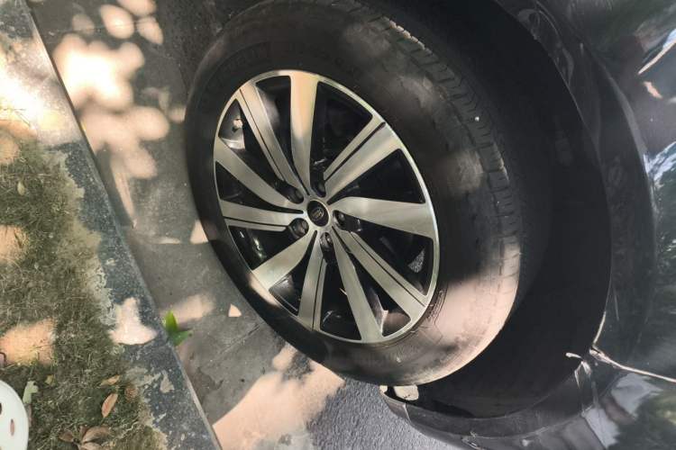 Used Land Rover Range 2014 Revised 3.0 SC V6 Vogue Right Front Wheel Hub