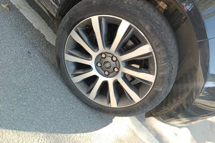 Used Land Rover Range 2014 Revised 3.0 SC V6 Vogue Right Front Wheel Hub