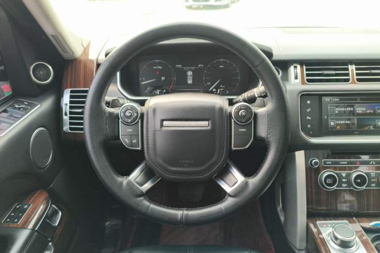 Used Land Rover Range 2014 3.0 TDV6 Vogue Steering Wheel
